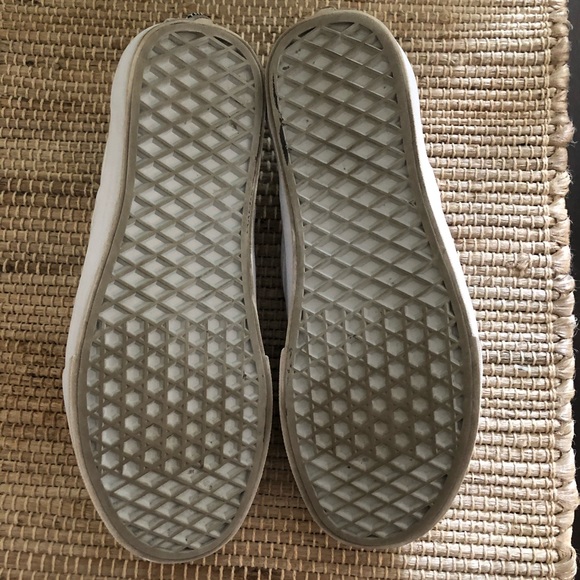 White Vans slip on shoes - Picture 5 of 6